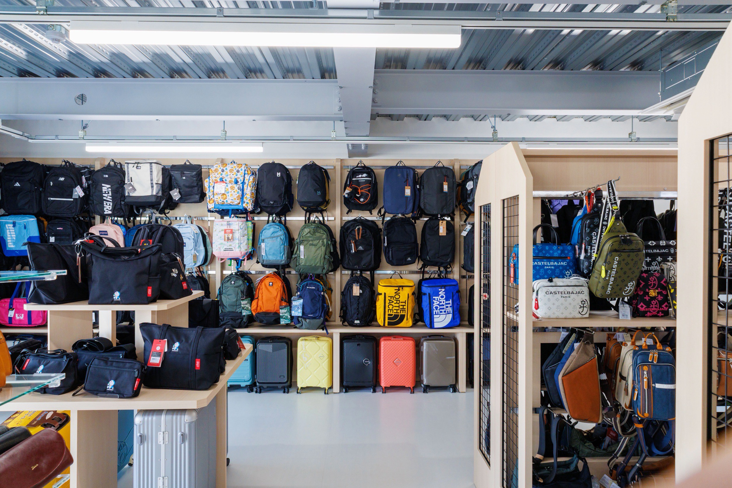 カバン専門店Baracca 外観