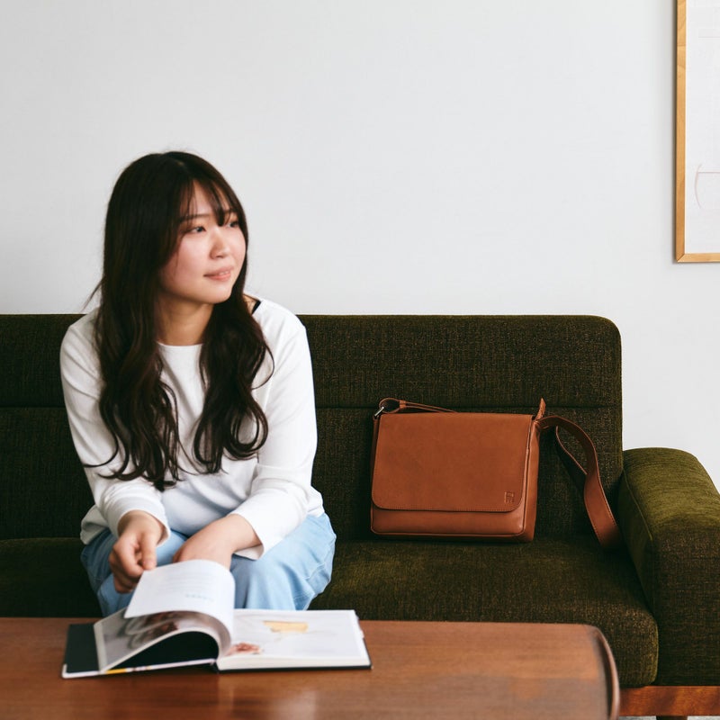 ショルダーバッグメンズ本革レザーブランドファスナー付きショルダーバッグ革大容量大きめ人気おすすめかっこいいレディースショルダーバック斜めがけ大人30代40代50代エペepeepe013