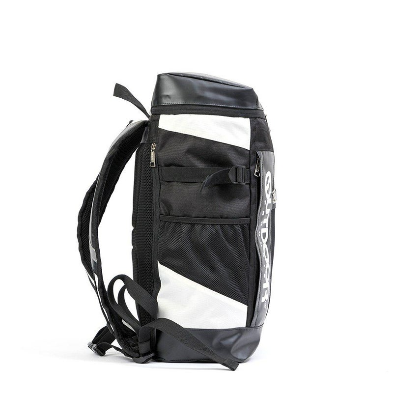 OUTDOORPRODUCTSトーランス・シリーズボックス型リュックサック30L