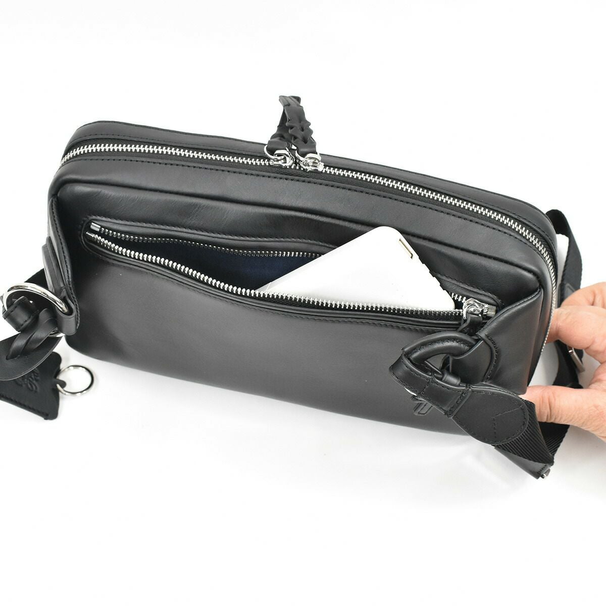 【ポイント最大25倍】P.I.Dピーアイディー本革ボディバッグショルダーバッグビジネスメンズ防水撥水エクリール本革ボディバッグボディバッククラッチバッグ通勤通学レザー革ブランドカジュアルPIDピー・アイ・ディーPAZ104