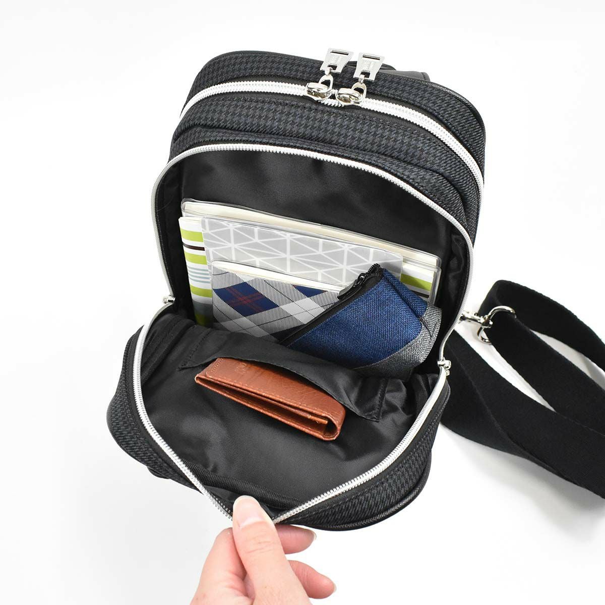 【エントリーで全員19倍★11/4～】ニコルNICOLEボディバッグワンショルダーバッグメンズレディースボディバックショルダーバッグショルダーワンショルダー斜め掛けバッグ斜めがけバッグ大人ブランドおしゃれかっこいい大人大きい大きめNIL230