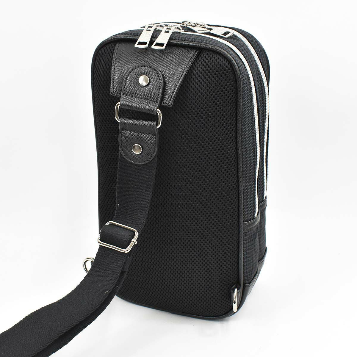 【エントリーで全員19倍★11/4～】ニコルNICOLEボディバッグワンショルダーバッグメンズレディースボディバックショルダーバッグショルダーワンショルダー斜め掛けバッグ斜めがけバッグ大人ブランドおしゃれかっこいい大人大きい大きめNIL230