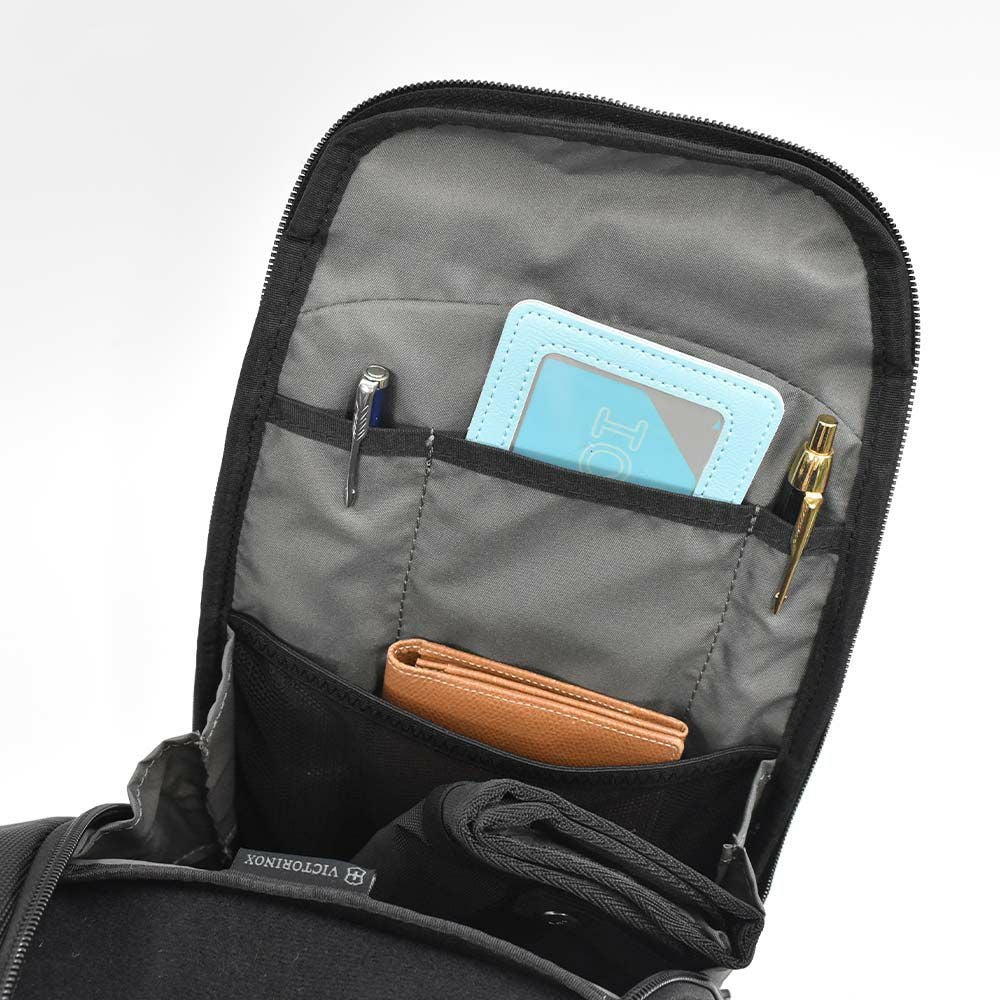 【ポイント最大37倍|7/20限定】ビクトリノックスボディバッグVICTORINOXB5タブレットスリングワンショルダーバッグショルダーバッグメンズレディースボディーバックおしゃれかっこいいブランド大人大容量大きめ黒ブラック日本正規品606796