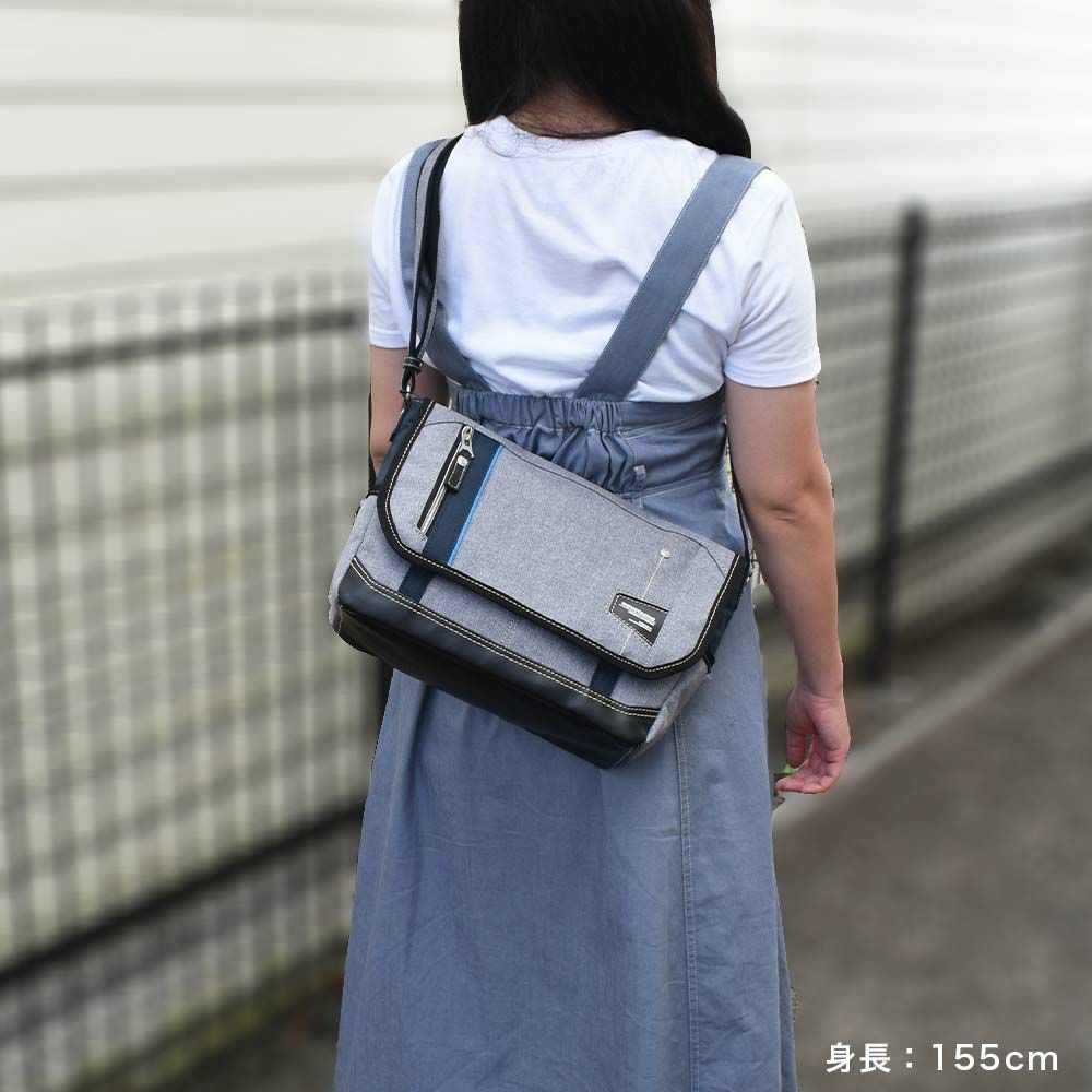 MOUSTACHEショルダーバッグムスタッシュB5メンズレディースショルダーショルダーバック斜めがけ斜め掛けバッグバックおしゃれかっこいいカジュアル人気通学軽量ブランド大人ナイロン小さめ30代40代50代LG4654