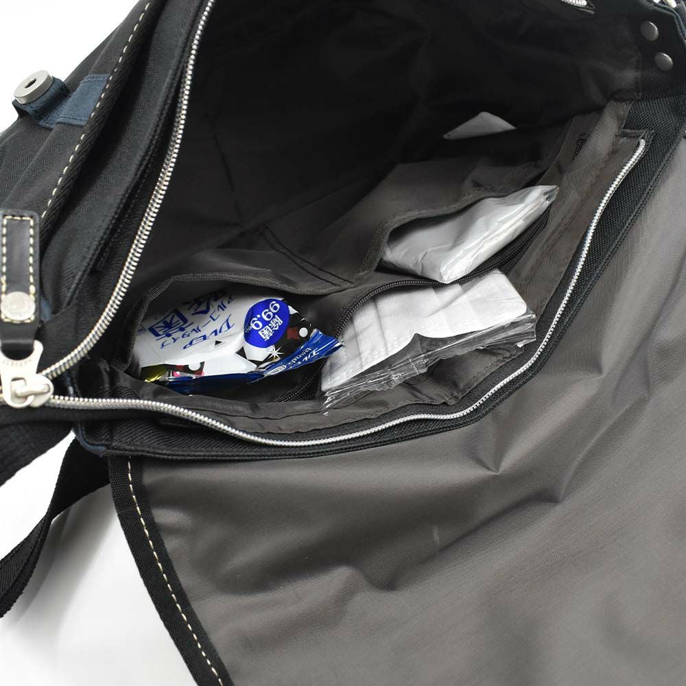 MOUSTACHEショルダーバッグムスタッシュB5メンズレディースショルダーショルダーバック斜めがけ斜め掛けバッグバックおしゃれかっこいいカジュアル人気通学軽量ブランド大人ナイロン小さめ30代40代50代LG4654