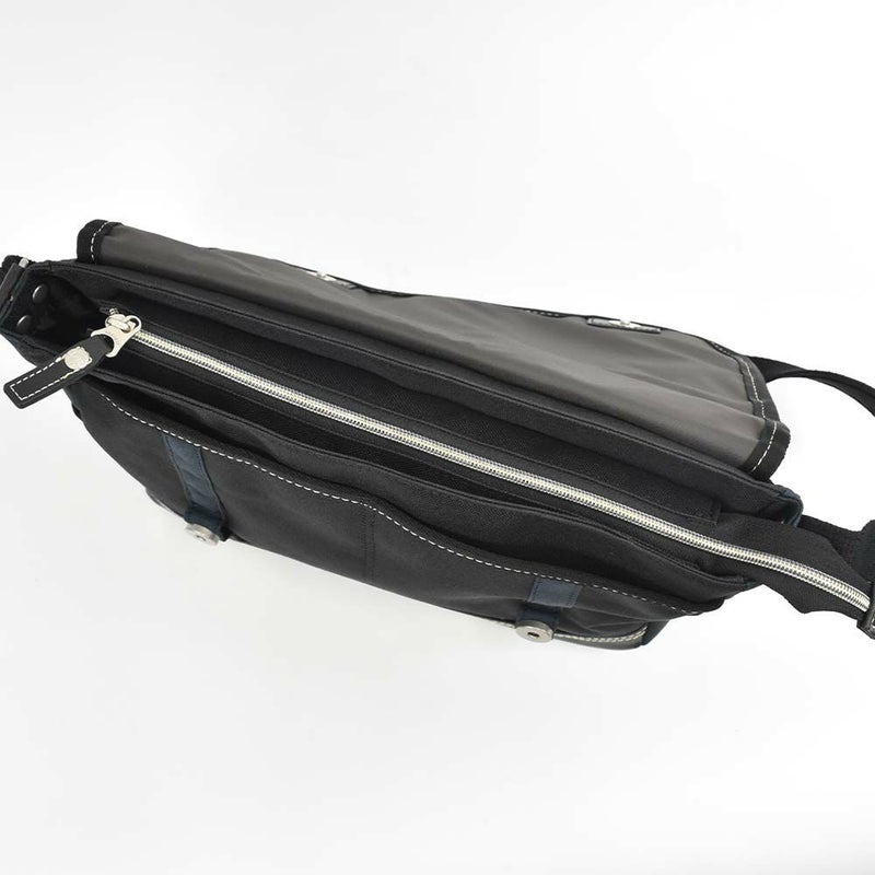 MOUSTACHEショルダーバッグムスタッシュB5メンズレディースショルダーショルダーバック斜めがけ斜め掛けバッグバックおしゃれかっこいいカジュアル人気通学軽量ブランド大人ナイロン小さめ30代40代50代LG4654