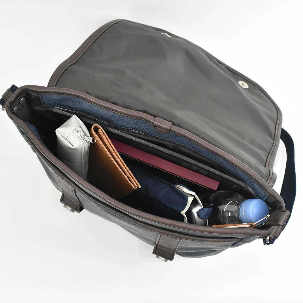 MOUSTACHEショルダーバッグムスタッシュB5メンズレディースショルダーショルダーバック斜めがけ斜め掛けバッグバックおしゃれかっこいいカジュアル人気通学軽量ブランド大人合否小さめ30代40代50代YVQ5949