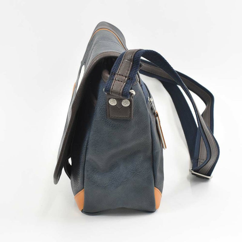 MOUSTACHEショルダーバッグムスタッシュB5メンズレディースショルダーショルダーバック斜めがけ斜め掛けバッグバックおしゃれかっこいいカジュアル人気通学軽量ブランド大人合否小さめ30代40代50代YVQ5949