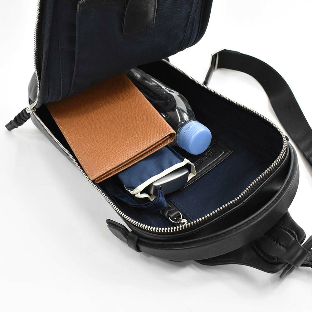 【ポイント最大34.5倍】P.I.Dボディバッグ本革メンズピーアイディー撥水エクリール本革ボディバッグボディバックショルダーバッグワンショルダーバッグ通勤通学ビジネスレザー革ブランドカジュアルPIDピー・アイ・ディーPAZ105