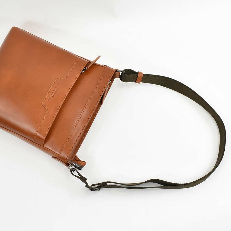 【ポイント最大34.5倍】JOYAショルダーバッグ本革メンズ小さめジョヤ本革ショルダーバッグショルダーバック斜め掛けバッグ斜めかけバッグ肩掛けカバン革レザー大人休日軽いブランドコンパクト40代50代60代J4210