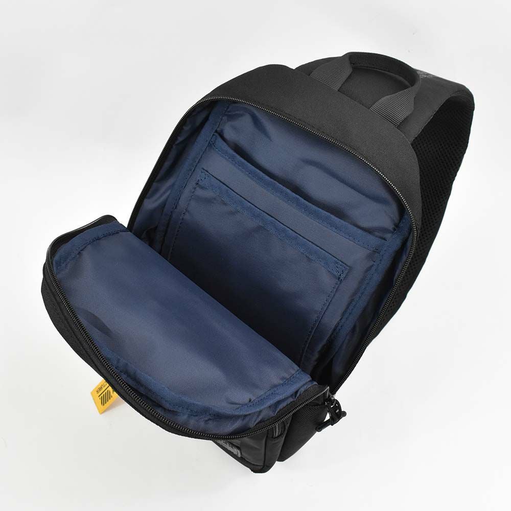 AVIREXボディバッグB5メンズ大容量アビレックスバッグショルダーバッグアヴィレックスボディバックボディーバッグブランド人気軽量かっこいいミリタリーAVX601