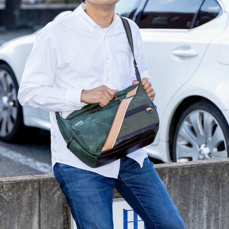 MOUSTACHEショルダーバッグムスタッシュメンズレディース大きめ大容量ショルダーショルダーバック斜めがけ斜め掛けおしゃれかっこいいカジュアル人気軽量ブランド大人30代40代50代JBJ0392