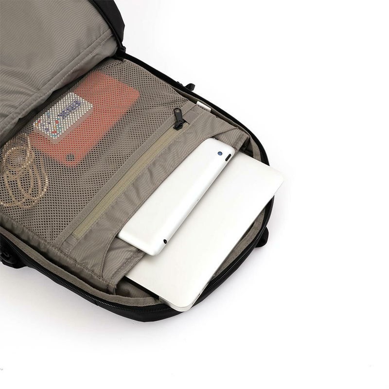 ThuleリュックスーリーB423LEnRouteバックパックバッグPC収納パソコン収納15.6インチメンズレディースブランド320484132048423204843