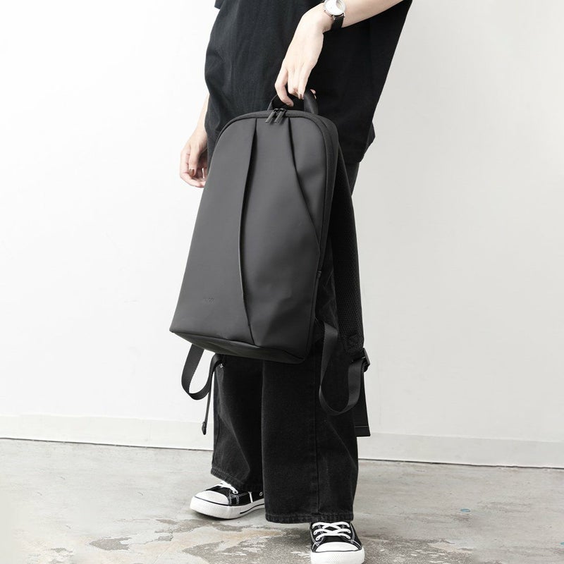 KLONリュッククローンメンズレディースMATTECOATEDRUCKSACKWAV14Lバックパックリュックサック通学通勤撥水おしゃれブラック黒モノトーン
