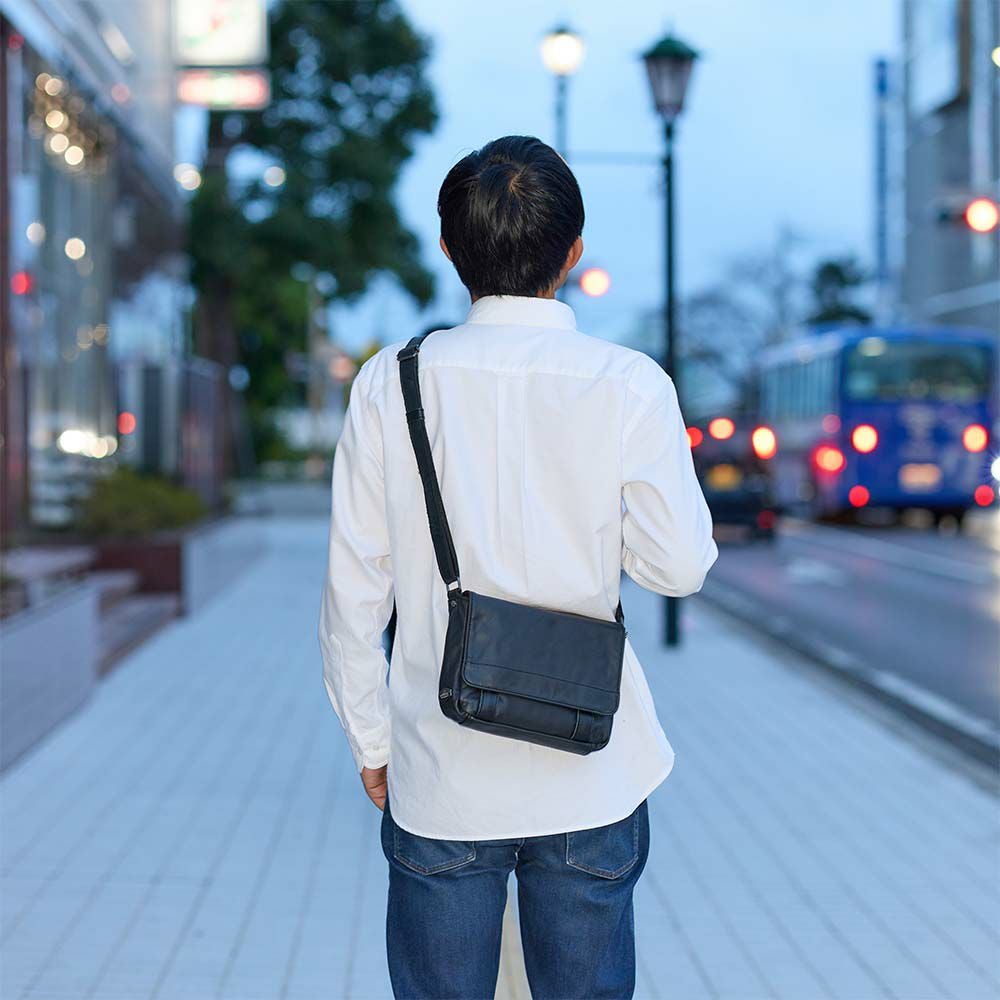 DOUBLESショルダーバッグダブルス本革レザー小さめメンズショルダーバック斜め掛けバッグミニショルダーバッグミニショルダー革男性ブランド肩掛けカバン40代50代60代VWE-1919