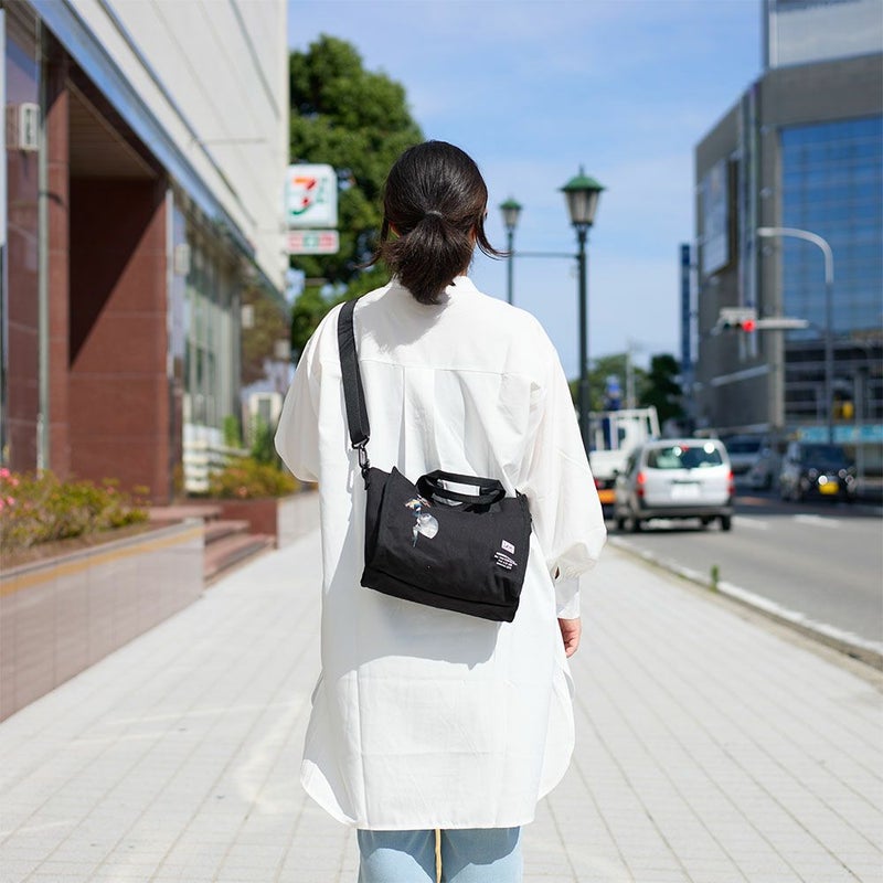 Leeリーショルダーバッグミニオンminionコラボバッグブランドミニトートバッグ2WAYグルー怪盗グルー人気ブランドかっこいいシンプル大人おしゃれキャラクターミニオンズminions320-30042