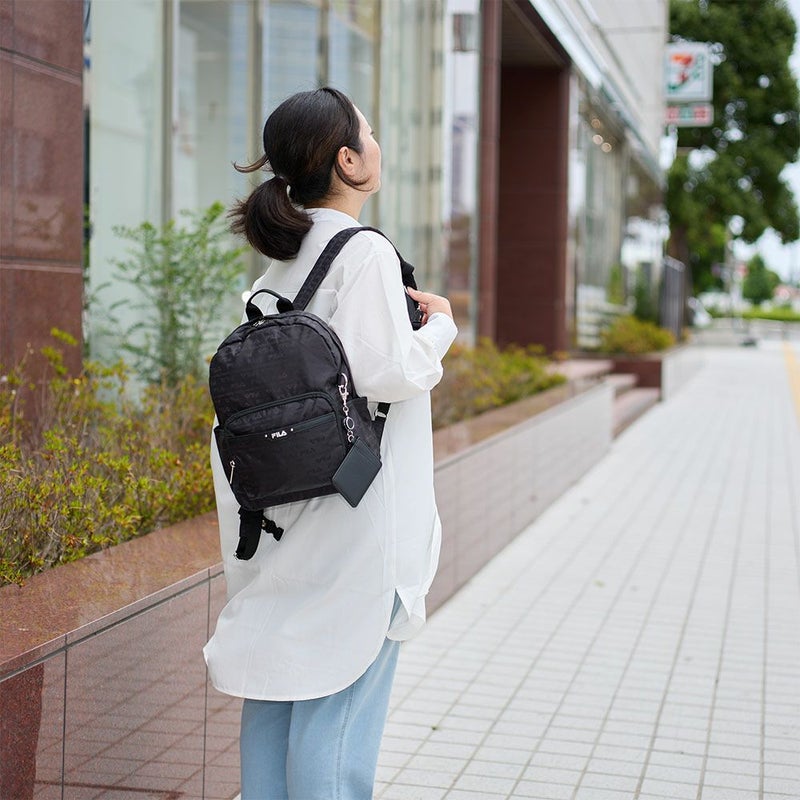 フィラリュックFILAレディースファスナー付き大人バッグ軽量多収納人気ブランド小さめマザーズバッグマザーズリュックおしゃれかわいい30代40代50代7696