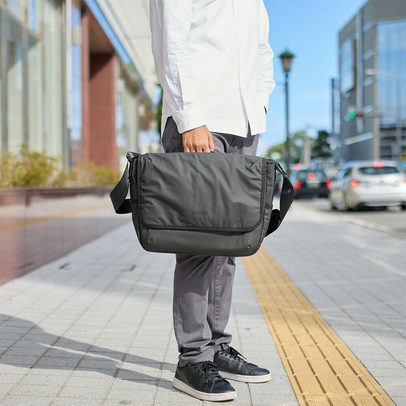 MOUSTACHEショルダーバッグメッセンジャーバッグムスタッシュA4大容量大きめメンズレディース斜めがけ斜め掛けおしゃれかっこいいカジュアル人気通学ブランド大人30代40代50代MJT-4574