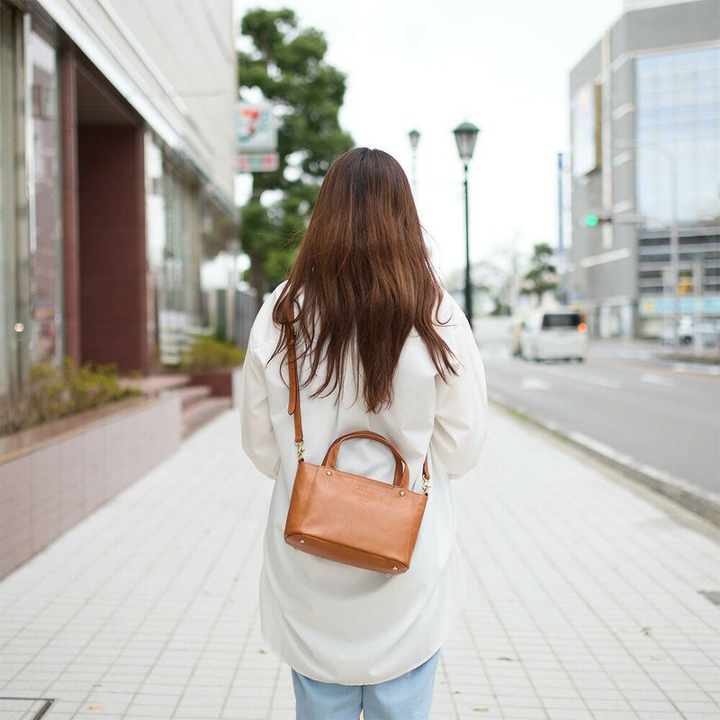 ダコタバッグショルダーバッグ2wayバッグ横型レディース女性Dakotaキューブ本革革レザー斜め掛け斜めがけ軽い軽量おしゃれ大人ブランド人気小さめ小さい30代40代50代1030307