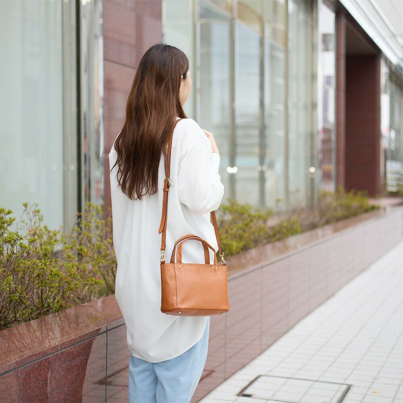 ダコタバッグショルダーバッグ2wayバッグ横型レディース女性Dakotaキューブ本革革レザー斜め掛け斜めがけ軽い軽量おしゃれ大人ブランド人気小さめ小さい30代40代50代1030307