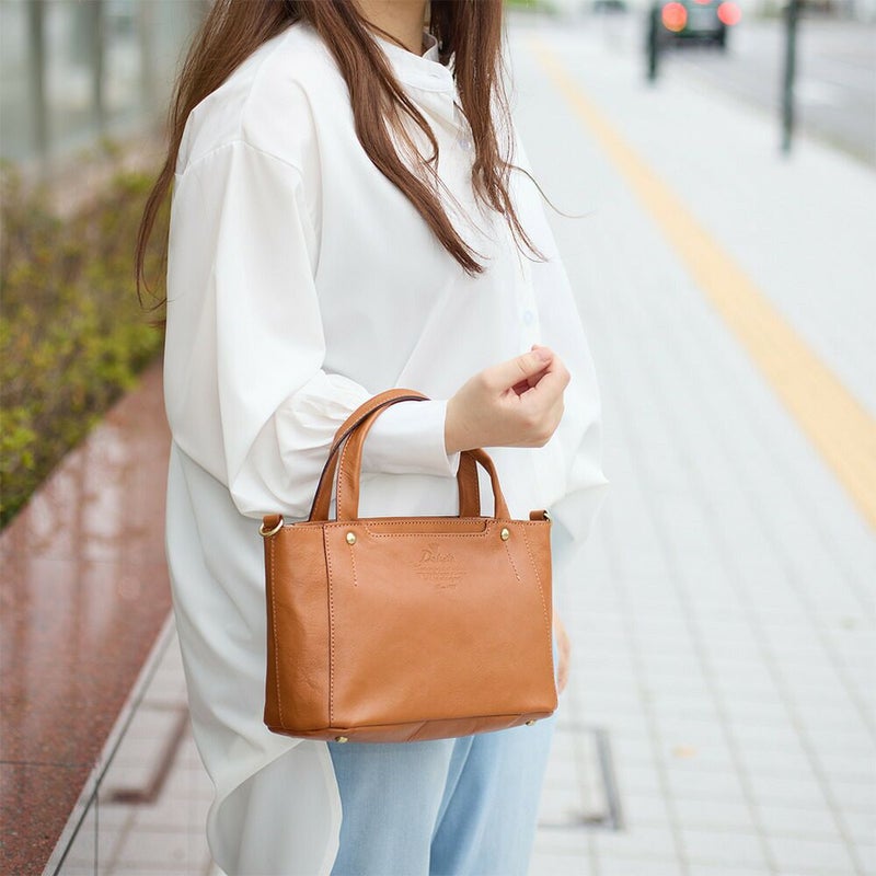 ダコタバッグショルダーバッグ2wayバッグ横型レディース女性Dakotaキューブ本革革レザー斜め掛け斜めがけ軽い軽量おしゃれ大人ブランド人気小さめ小さい30代40代50代1030307